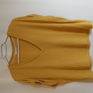 Aritza yellow V-neck Tee